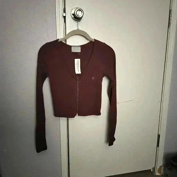 PacSun Tops - Nollie Pacsun Cropped Top Size S NWT